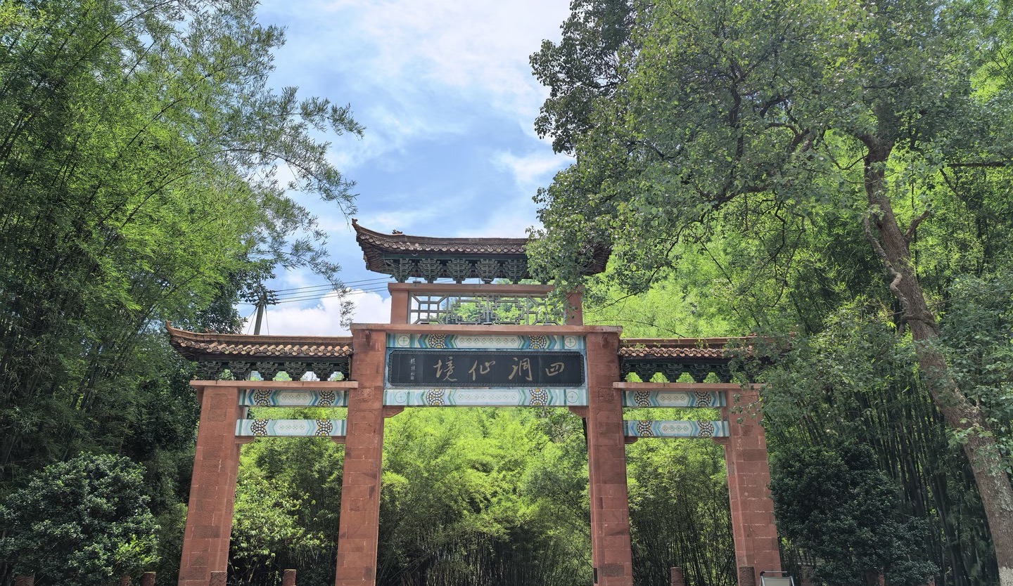 遵义市习水土城古镇景区票务系统怎么选？小泥人专属方案破解运营难题